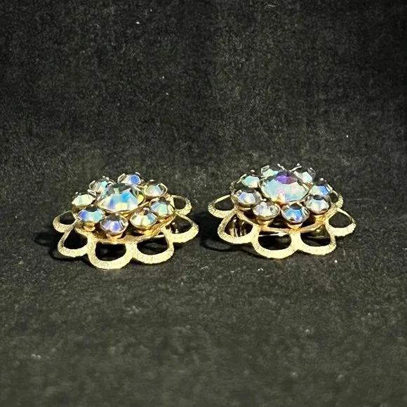 Vintage Pair Of Gold Tone Aurora Borealis Rhinestone Flower Brooches (3409) - Picture 5 of 9